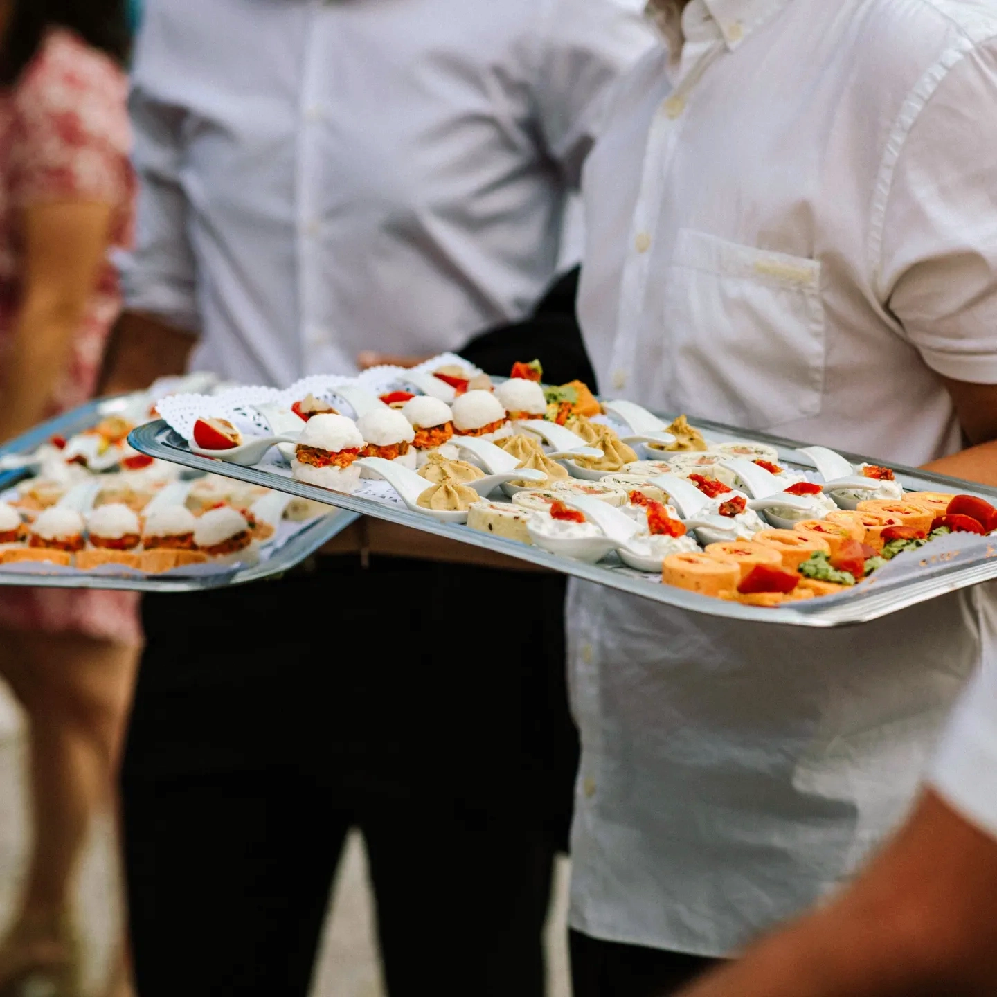 Plateau apéritif lors d'un mariage pour lequel la maison banquet a cuisiné tout le repas