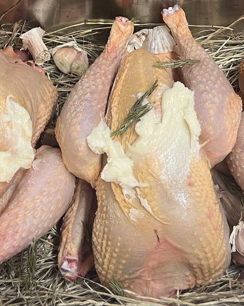 Volaille, prêt à cuire au foin, des saveurs du terroir pour un repas gourmand par la maison banquet